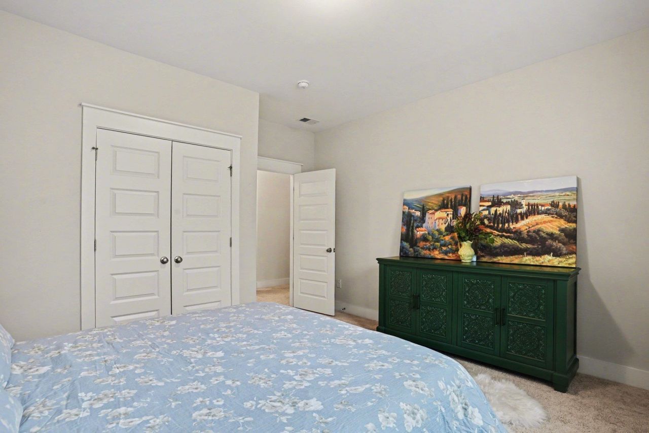 100 Tudor Court Photo 31