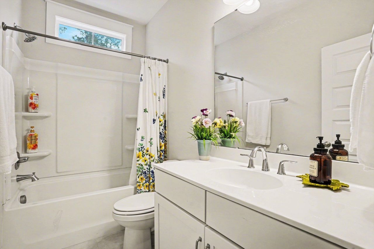 100 Tudor Court Photo 32