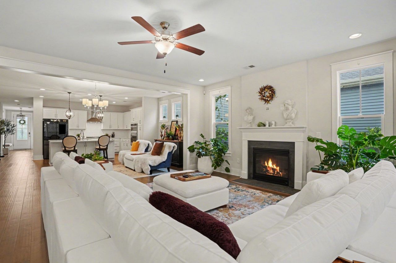 100 Tudor Court Photo 4