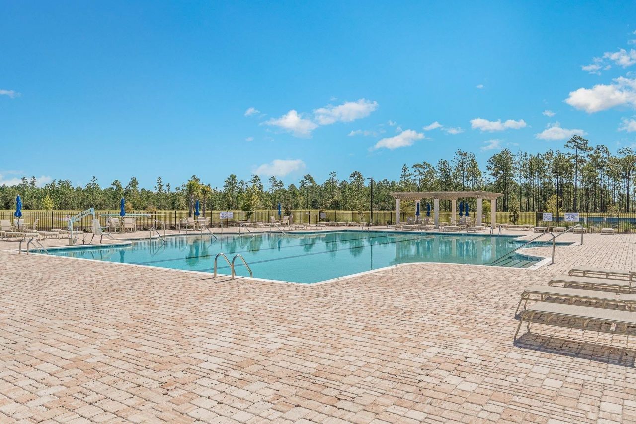 100 Tudor Court Photo 40