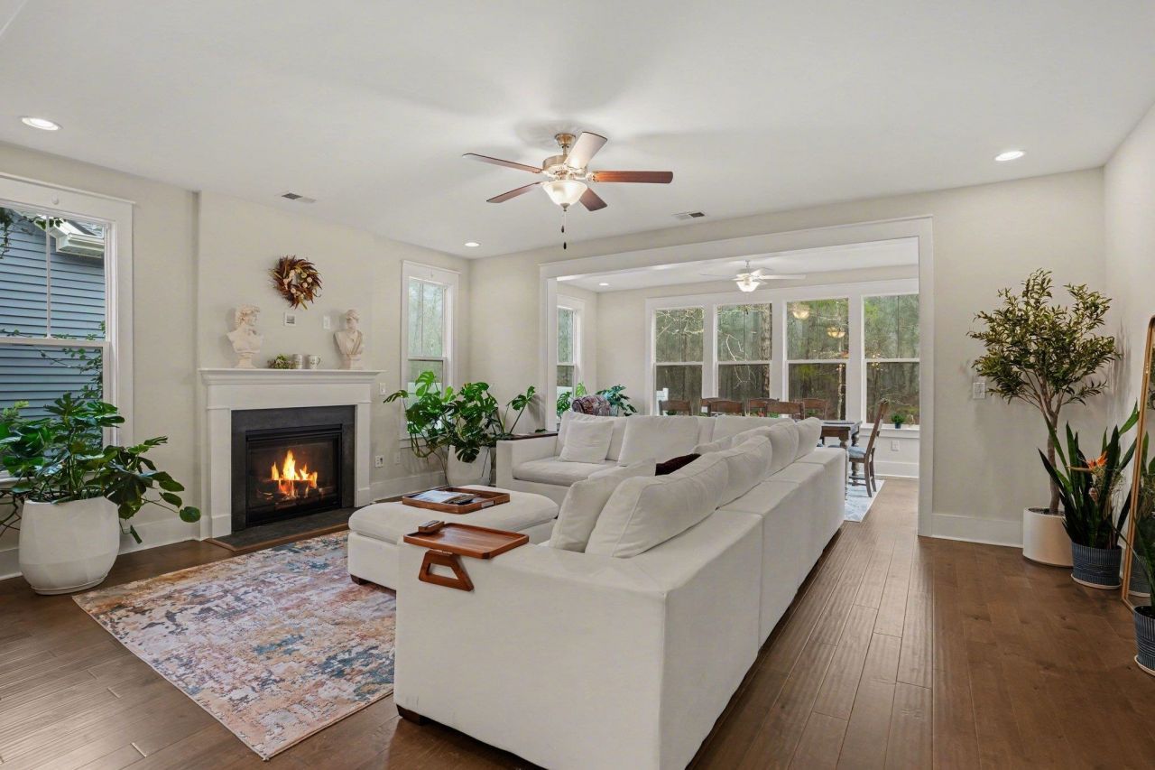 100 Tudor Court Photo 5