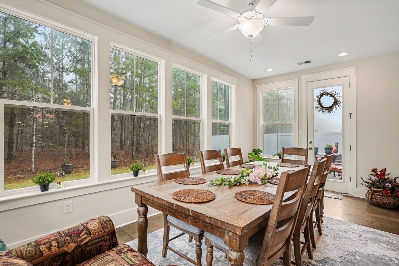 100 Tudor Court Photo 9