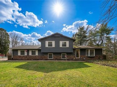 1420 Trails End Drive, New Franklin, OH 44216