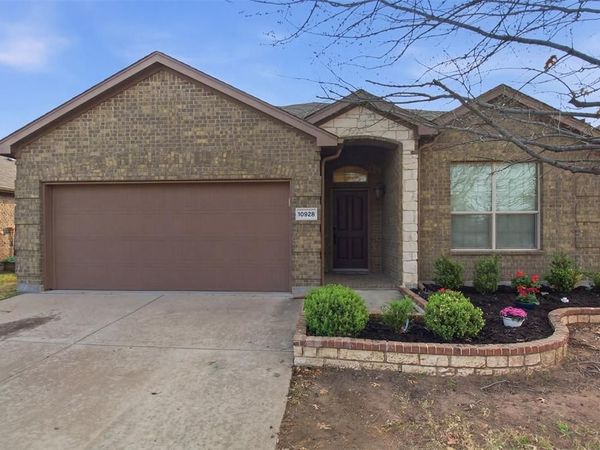 10928 Middleglen Road, Fort Worth, TX 76052