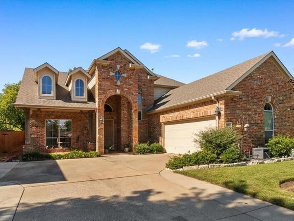 8402 Pecan Creek Drive, Arlington, TX 76001