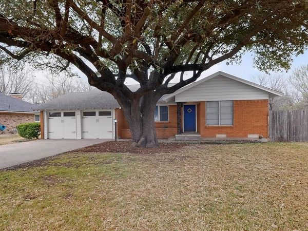210 N Summit Street, Red Oak, TX 75154