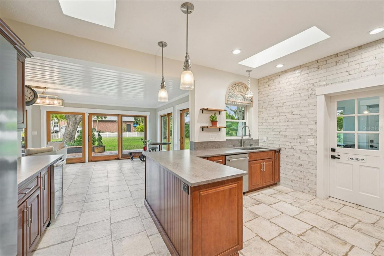 207 23rd Street W, Bradenton, FL 34205 Photo