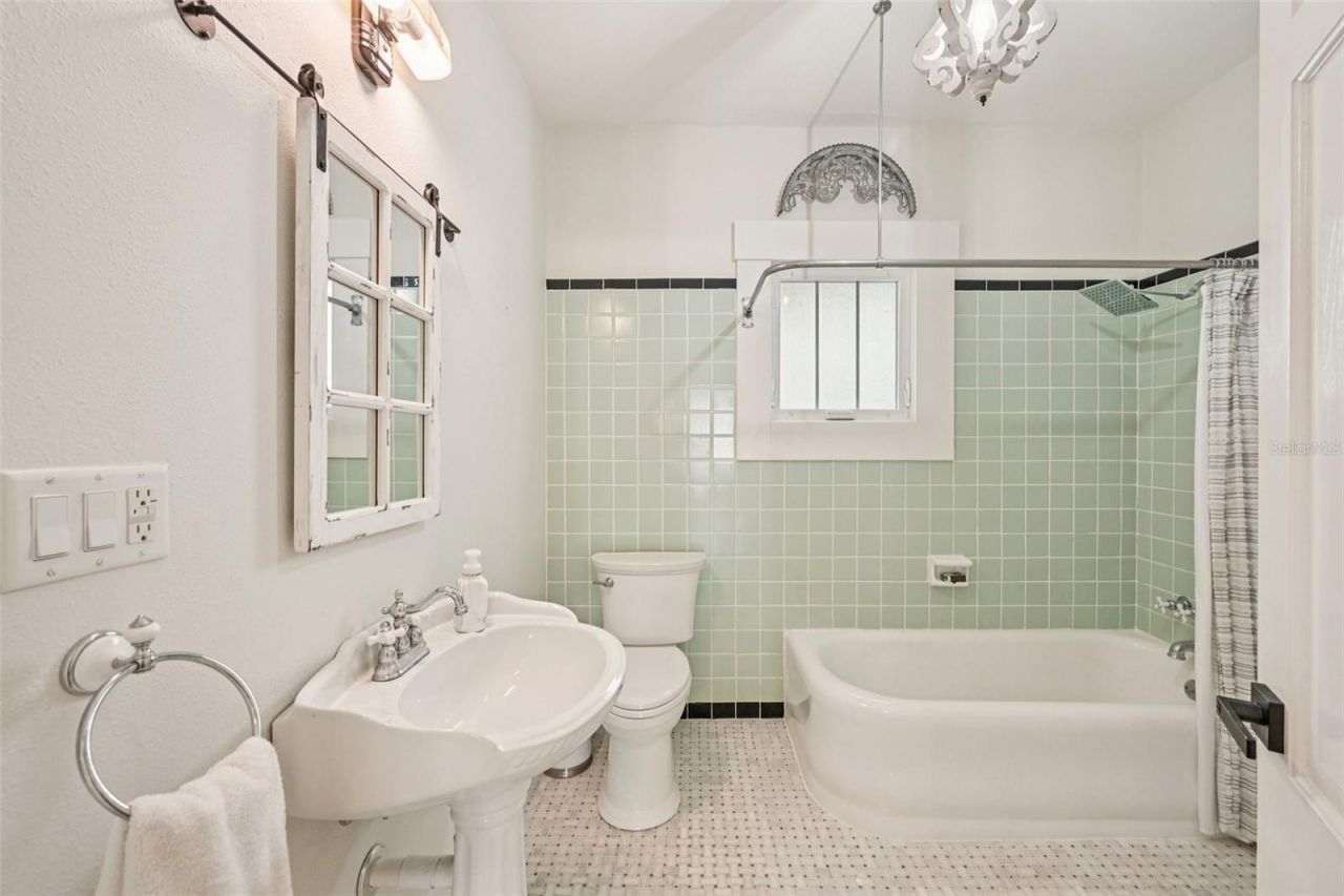 207 23rd Street W, Bradenton, FL 34205 Photo