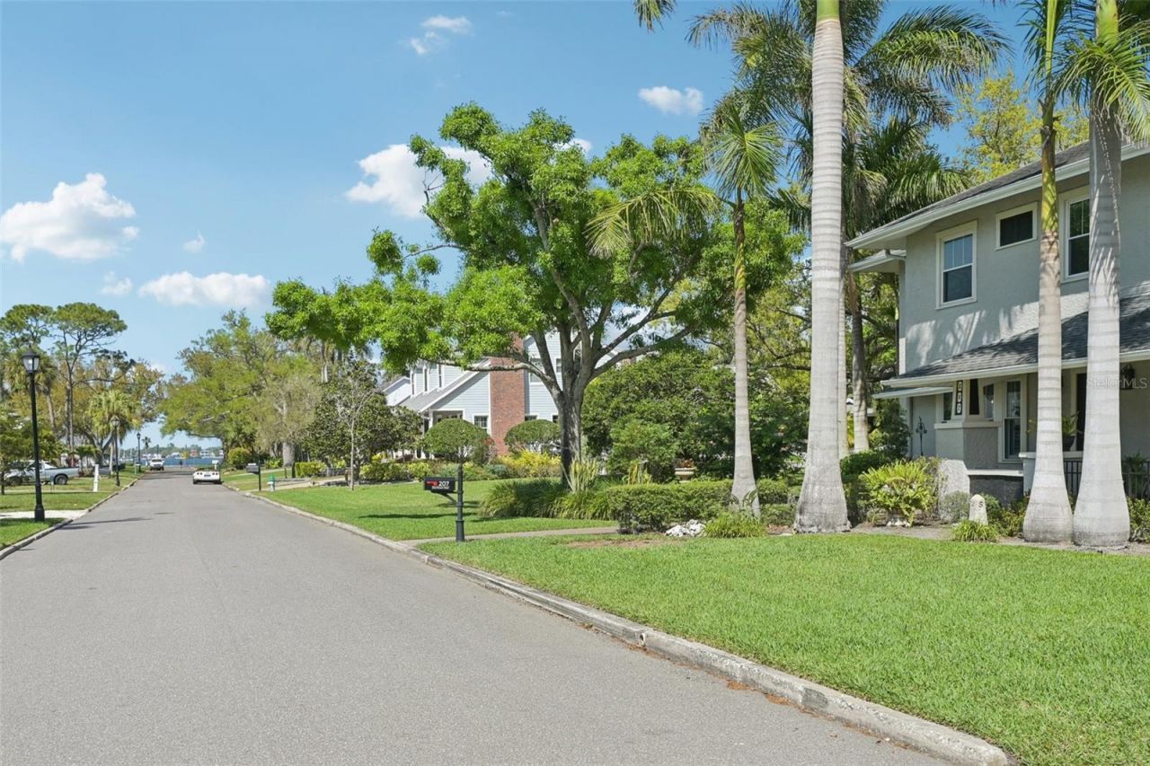 207 23rd Street W, Bradenton, FL 34205 Photo