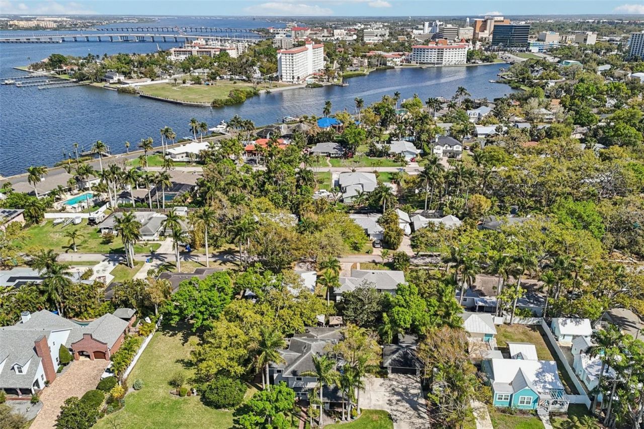 207 23rd Street W, Bradenton, FL 34205 Photo