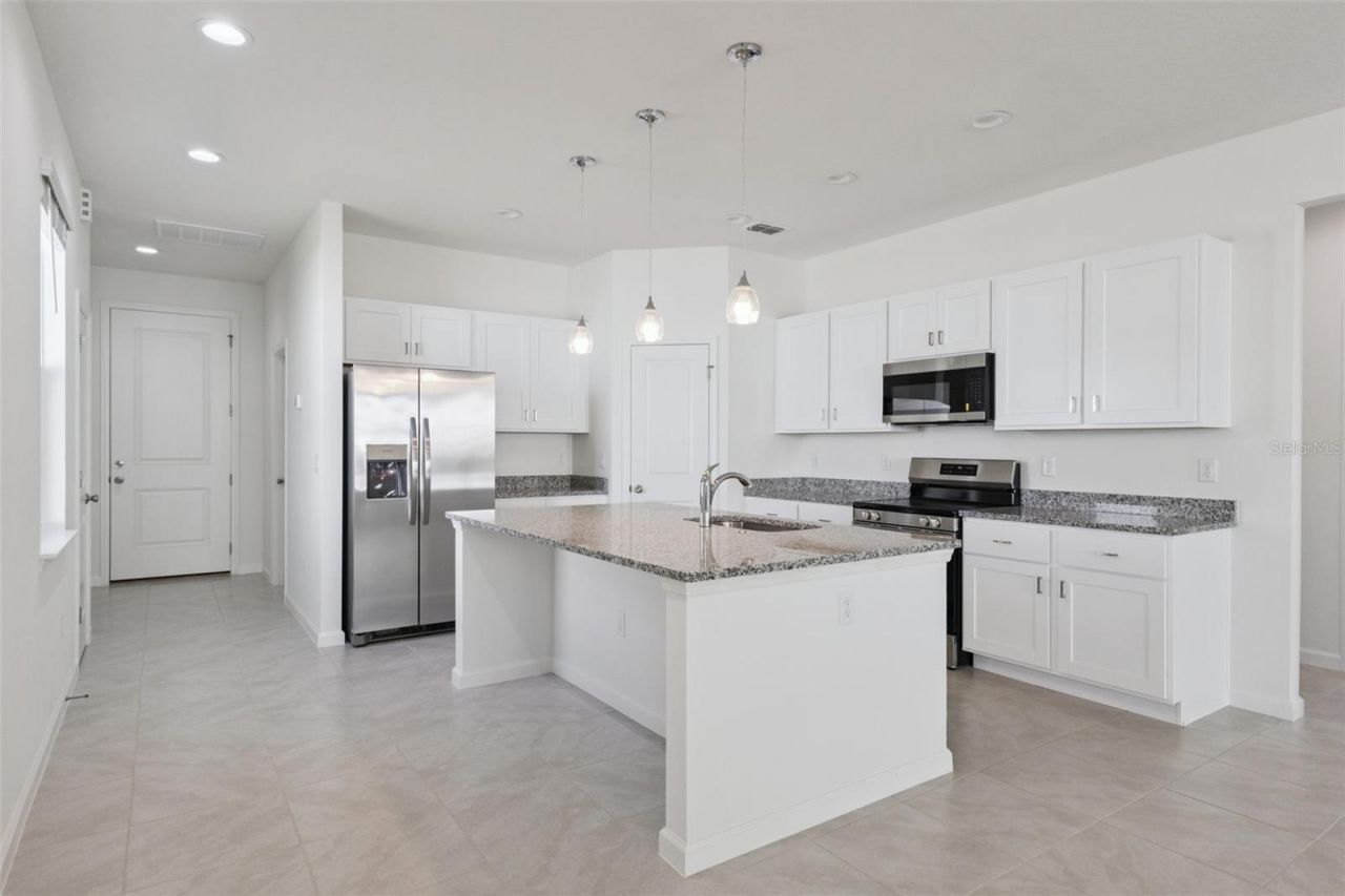 3704 Watercliff Circle, Grand Island, FL 32735 Photo