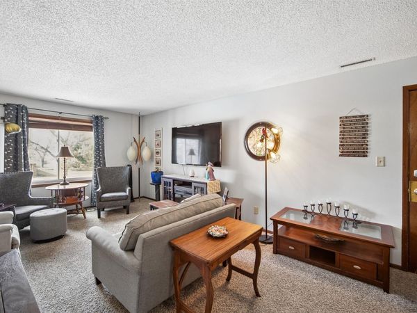 4801 Woodland Avenue, Unit 3, West Des Moines, IA 50266