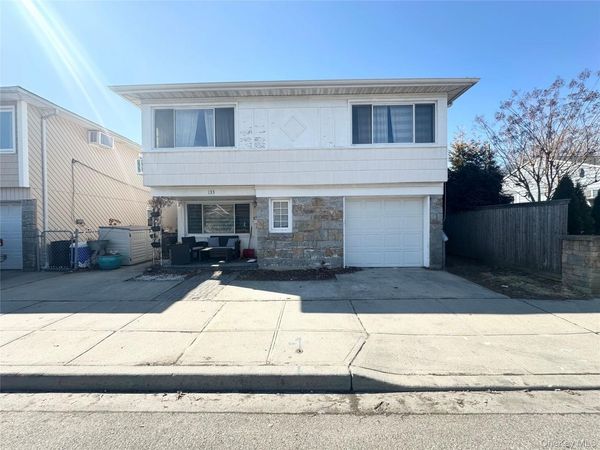 133 Cleveland Avenue , Unit 1st Fl, Long Beach, NY 11561