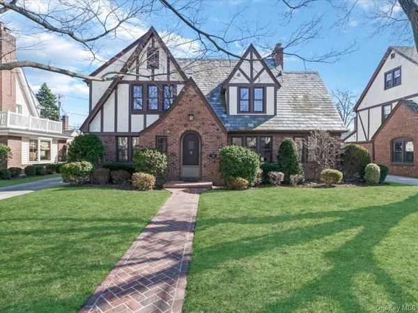 109 Wickham Road , Garden City, NY 11530