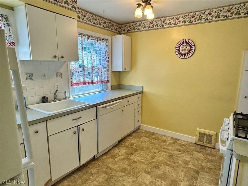 4159 E 150th Street, Cleveland, OH 44128 Photo 2