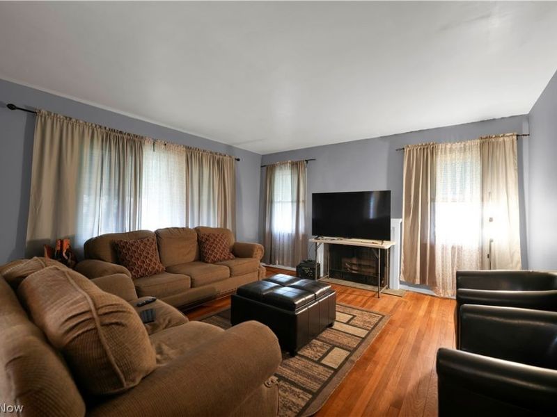 336 E 222nd Street , Euclid, OH 44123 Photo 3