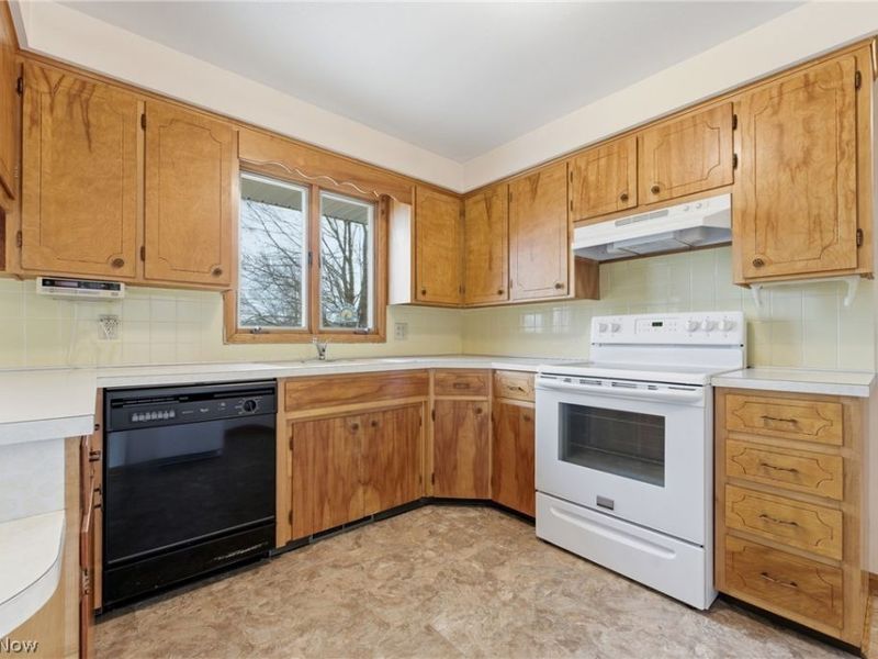 1709 Edmar Street, Louisville, OH 44641 Photo 18