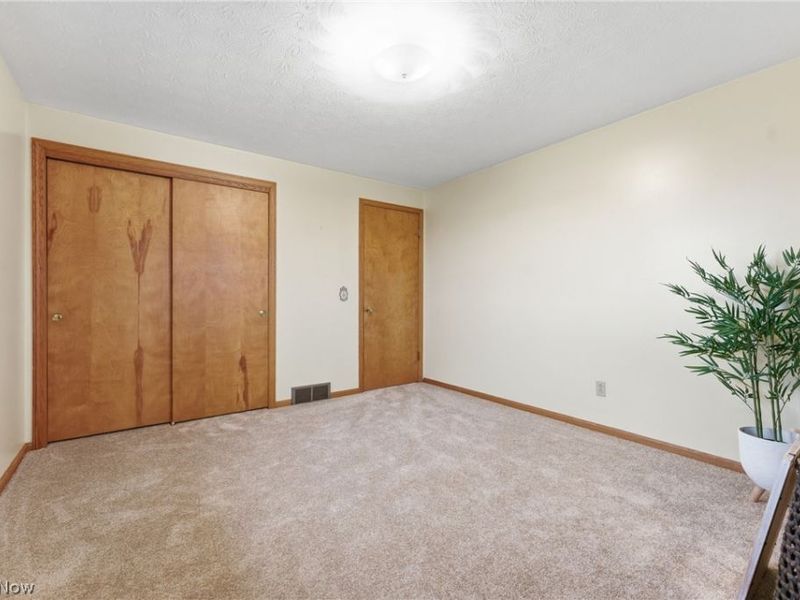 1709 Edmar Street, Louisville, OH 44641 Photo 24