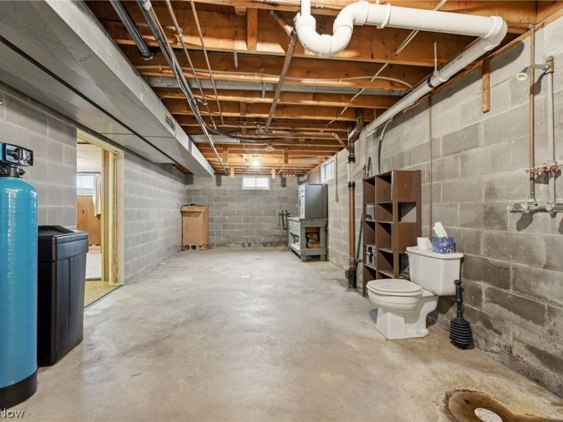 1709 Edmar Street, Louisville, OH 44641 Photo 36