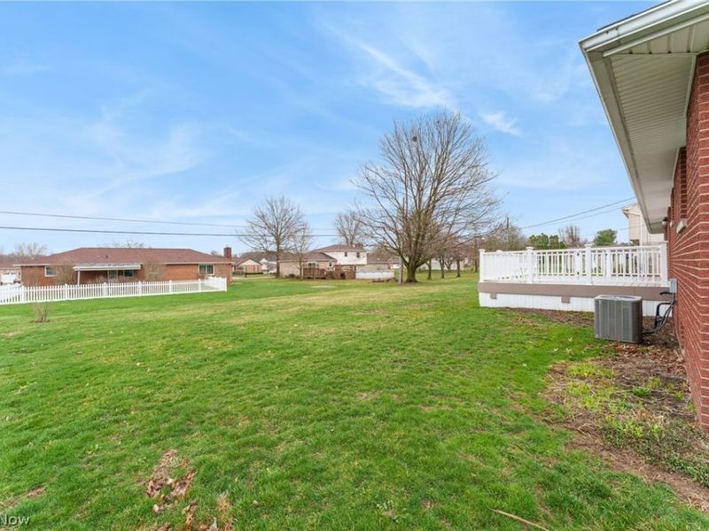 1709 Edmar Street, Louisville, OH 44641 Photo 8