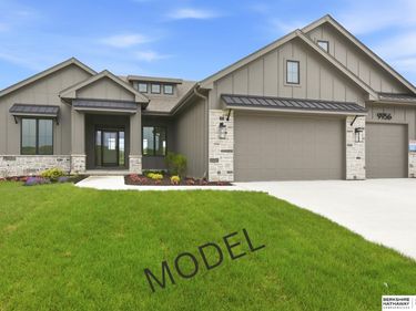 9956 S 118th Street, Papillion, NE 68046