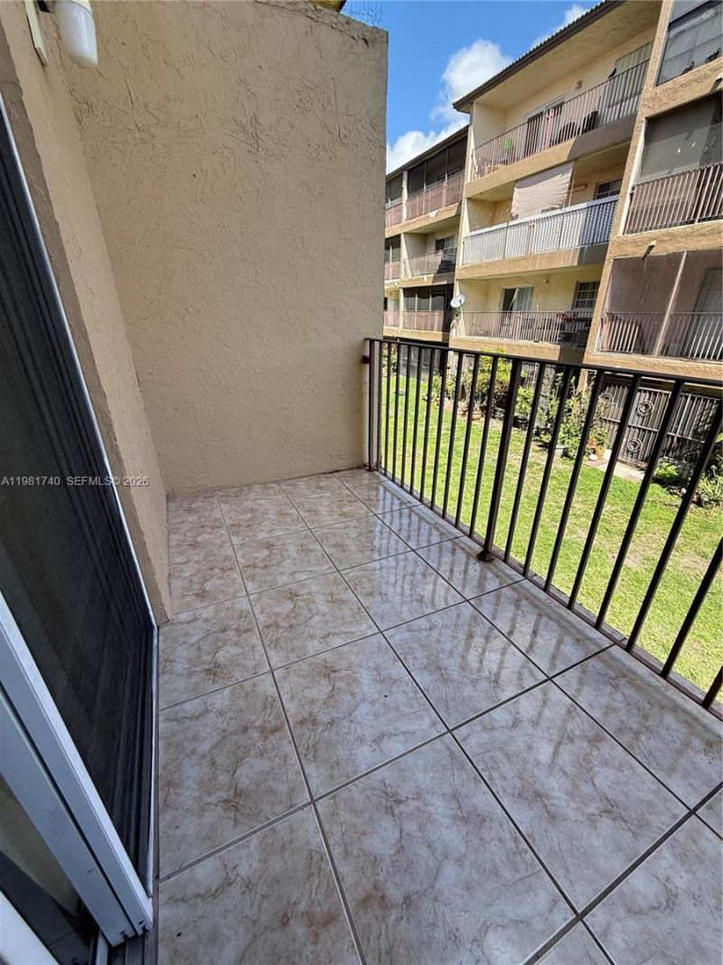 8851 NW 119th St , Unit 2213-2, Hialeah Gardens, FL 33018 Photo