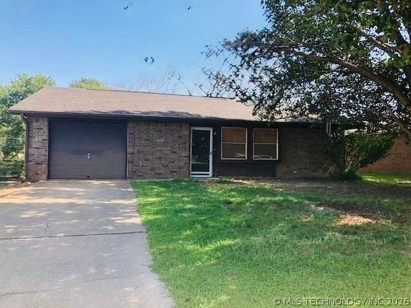 306 Ashway Street , Okemah, OK 74859