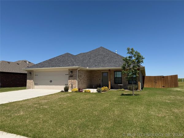 5820 Coldspring Lane, Bartlesville, OK 74006