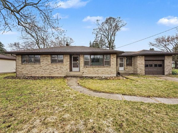 896 Bailey Park Drive NE, Grand Rapids, MI 49525