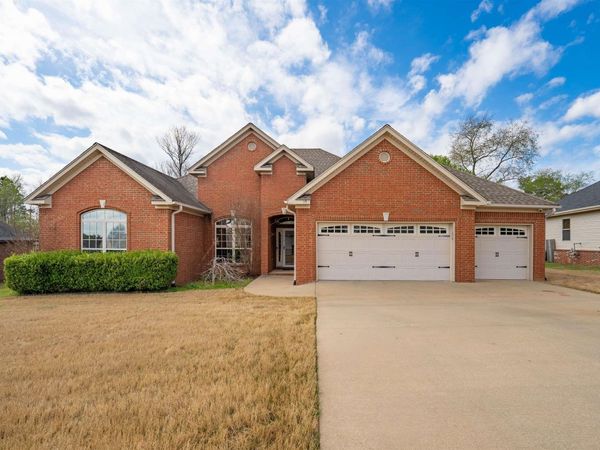 19 Waters Edge Drive, Little Rock, AR 72204