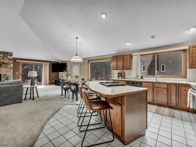 5810 Ely Vista Drive, Parma, OH 44129 Photo 2