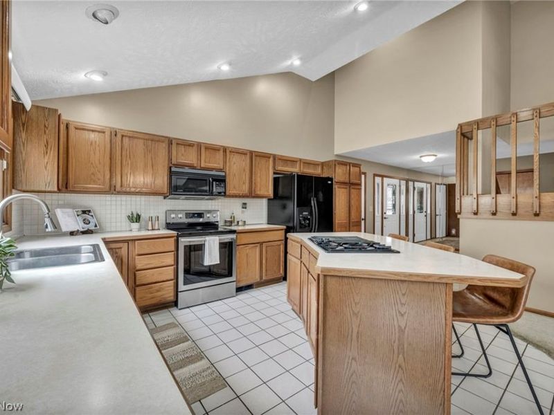 5810 Ely Vista Drive, Parma, OH 44129 Photo 8