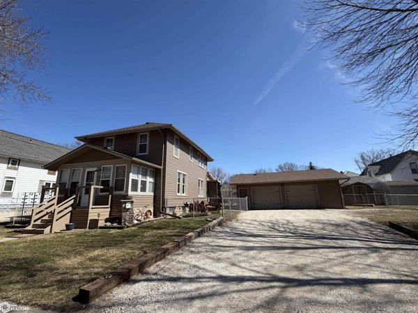 107 10th St. N., Humboldt, IA 50548