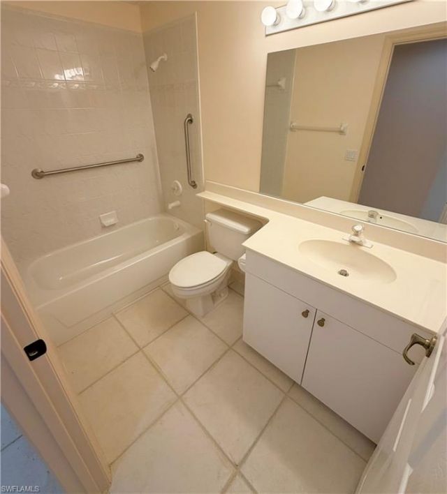 27021 Oakwood Lake Dr, Unit 101, Bonita Springs, FL 34134 Photo