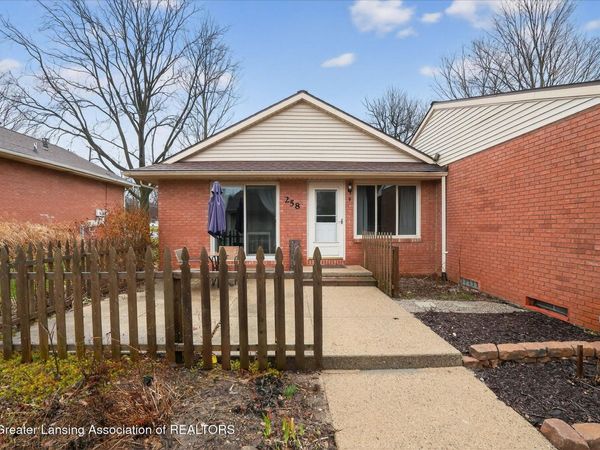 258 Bonnie Brook Drive, Charlotte, MI 48813