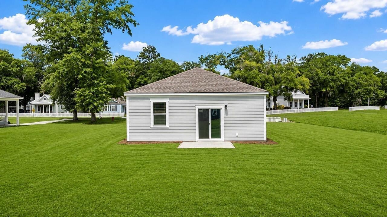 1799 Gordon Road Photo 11