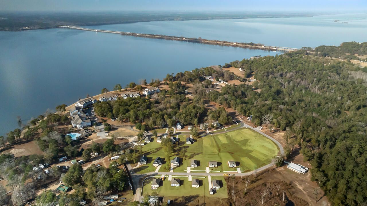 1799 Gordon Road Photo 7