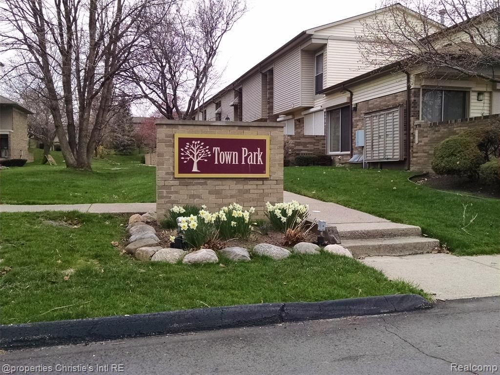 1927 Pembridge, Detroit, MI 48207 Main Photo