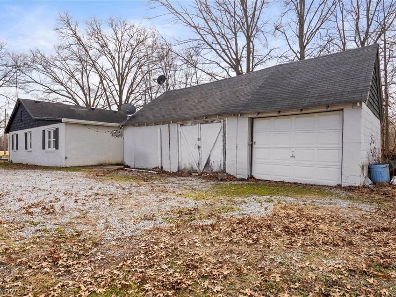 39046 E River Road, Elyria, OH 44035 Photo 2