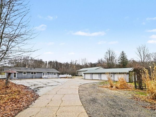 11303 W Dr N, Bellevue, MI 49021