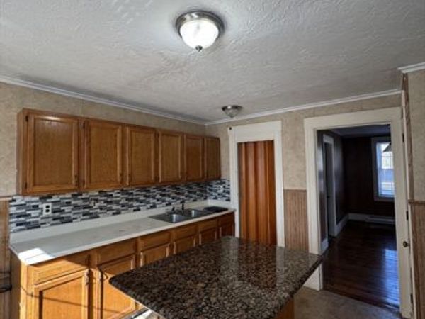 253 Main, Unit 2L, Leicester, MA 01611