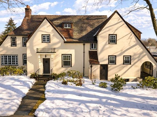 55 Penniman Rd, Brookline, MA 02445