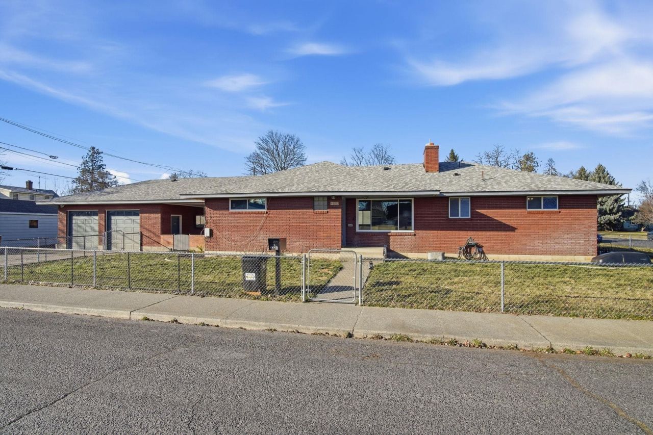 1110 W Queen Ave, Spokane, WA 99205 Main Photo