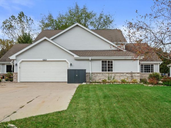 6813 Diane Dr, Newburg, WI 53090