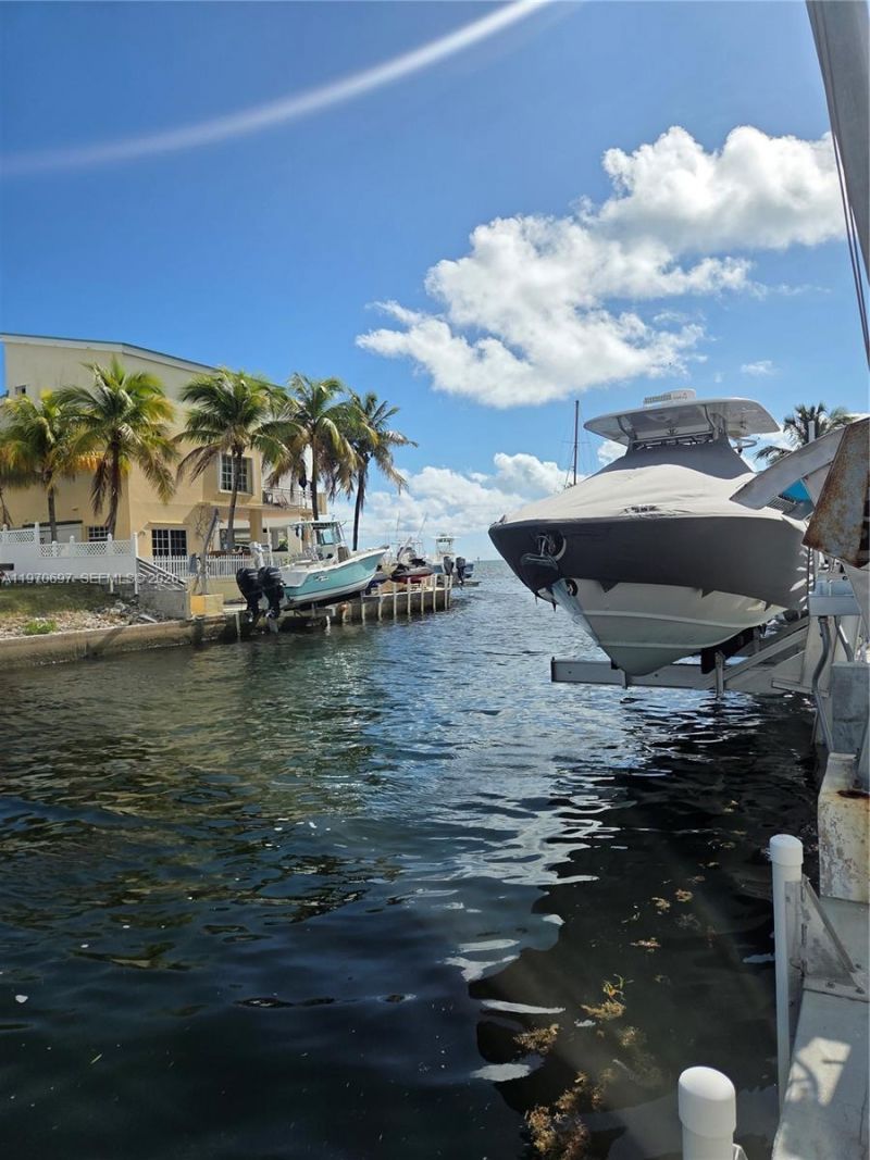 261 Burgundy Dr , Tavernier, FL 33070 Photo