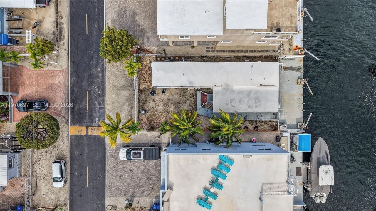 261 Burgundy Dr , Tavernier, FL 33070 Photo