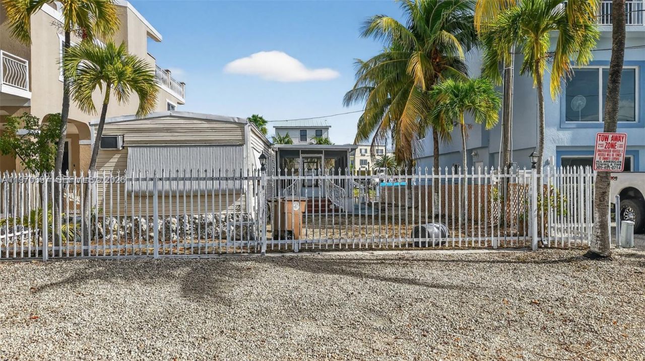 261 Burgundy Dr , Tavernier, FL 33070 Photo