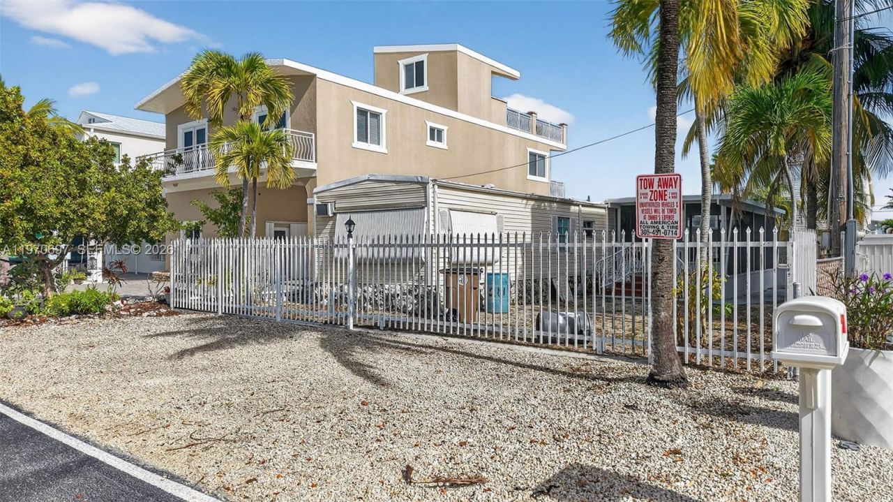 261 Burgundy Dr , Tavernier, FL 33070 Photo