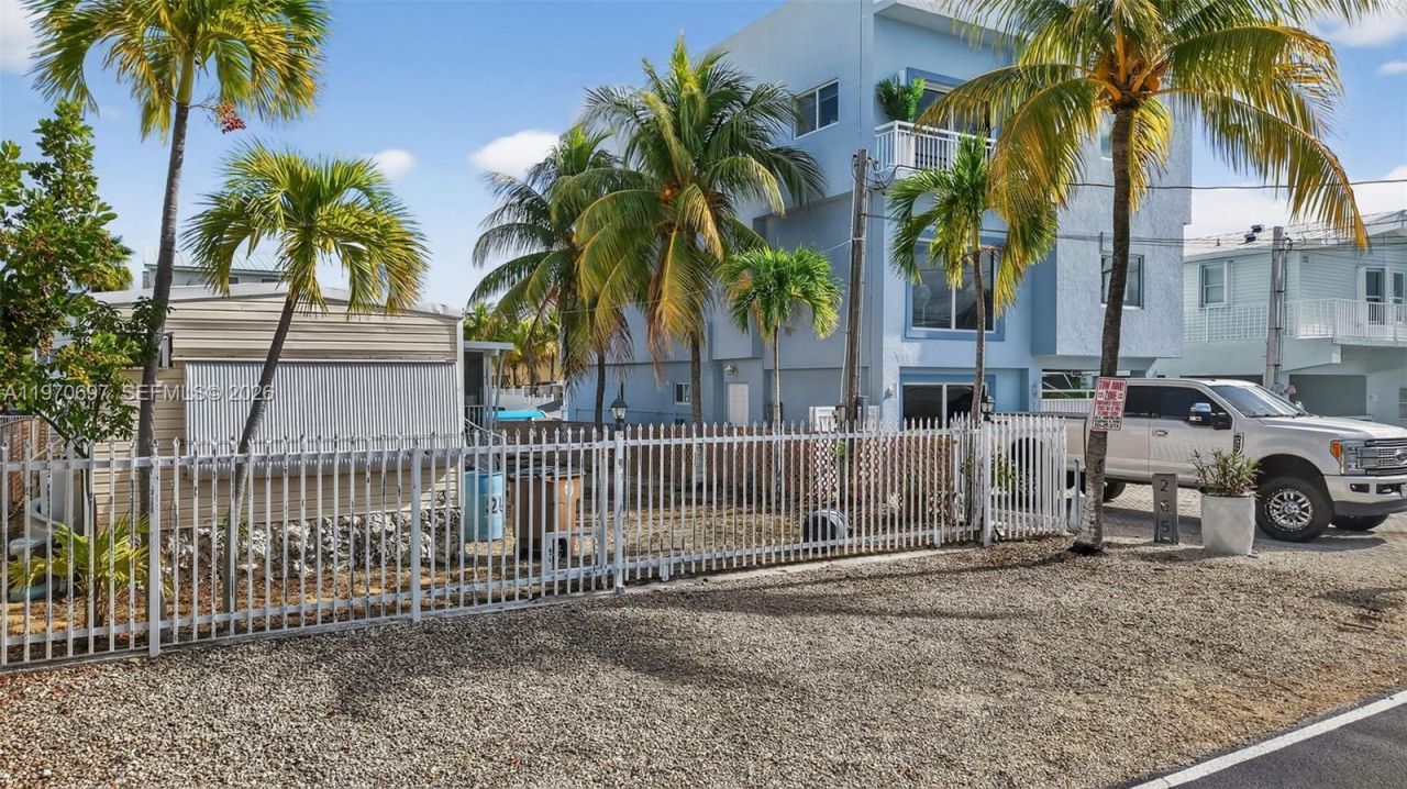 261 Burgundy Dr , Tavernier, FL 33070 Photo