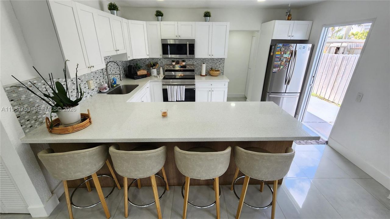 734 W 32nd St , Unit 734, Hialeah, FL 33012 Photo